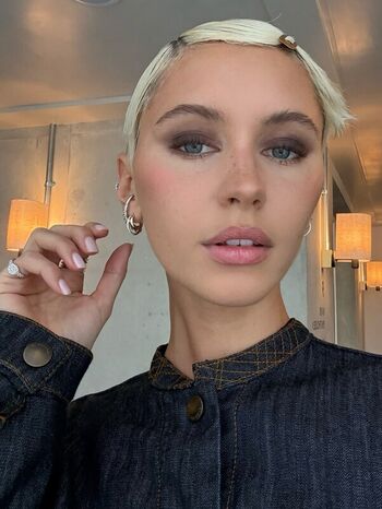 Leaked Iris law private photo viral onlyfans