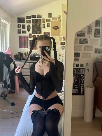Leaked Iris sisto private photo viral onlyfans