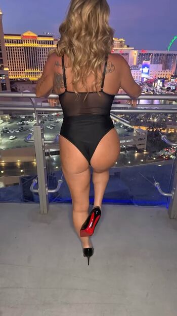 itsnikkibitch_xo