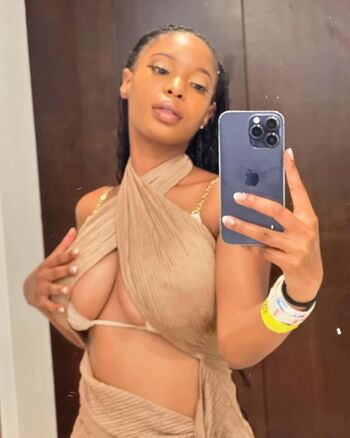 Leaked Iyanaangell private photo viral onlyfans