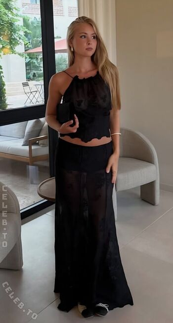 Leaked Izaandelle private photo viral onlyfans