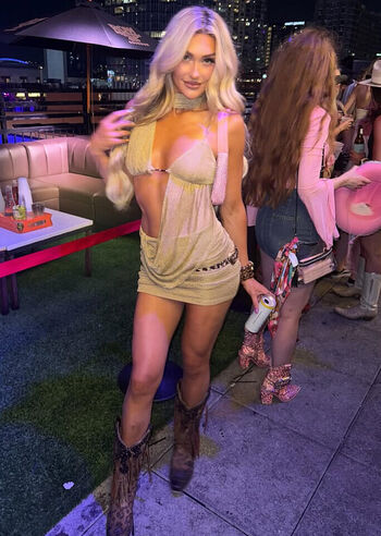 Leaked Izzi dame private photo viral onlyfans