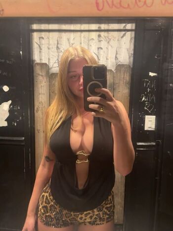 Leaked Izzybizzybelle private photo viral onlyfans