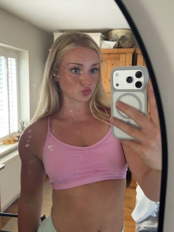 Leaked Izzymhjones private photo viral onlyfans