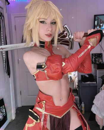 _izzys_1014_cosplay_