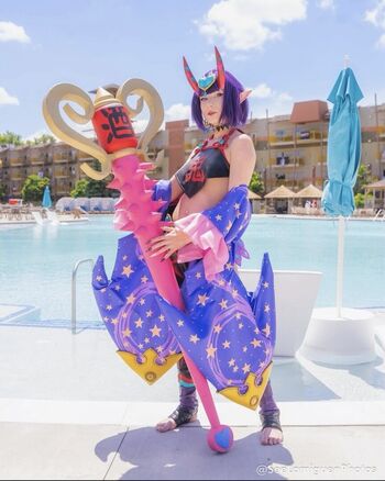 _izzys_1014_cosplay_