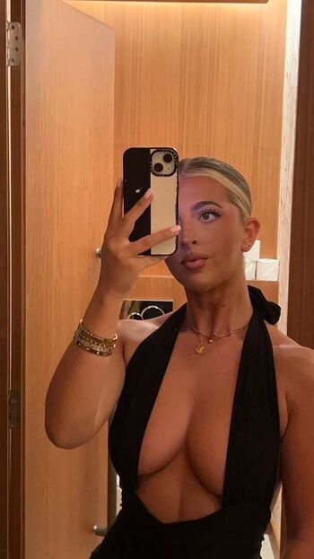 Leaked Izzytaffs page private photo viral onlyfans