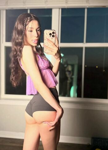 Leaked Izzyuwuu private photo viral onlyfans