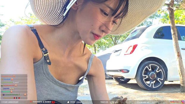 Leaked Jinnytty page private photo viral onlyfans
