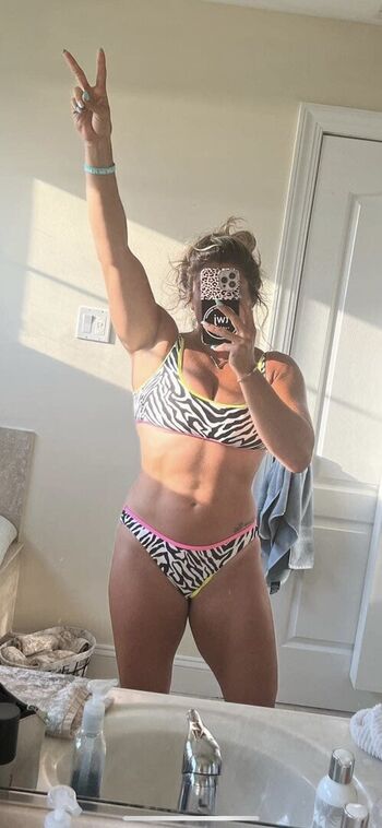 Joelle Elise