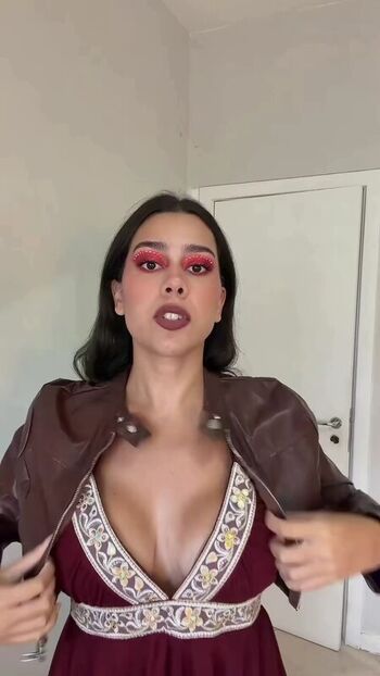 Julia_alvarengaa