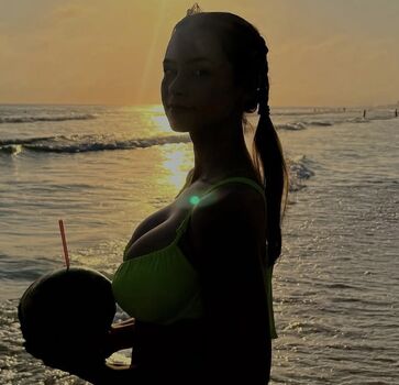 Juliaa Off