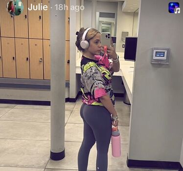 julievelazq