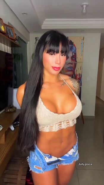 Jully Oliveira