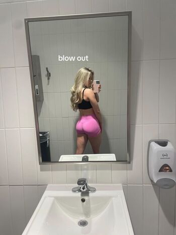 Leaked Kadie lifts private photo viral onlyfans