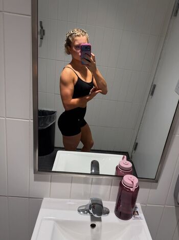 Leaked Kadie lifts private photo viral onlyfans