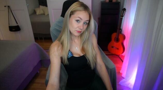 Leaked Kandyland page private photo viral onlyfans