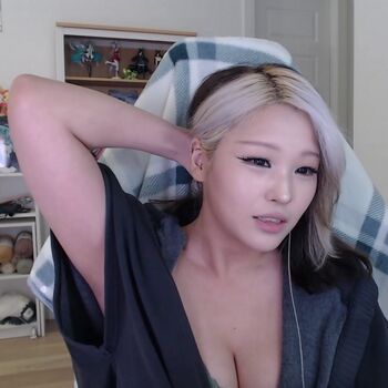 Kang Hee Yoon