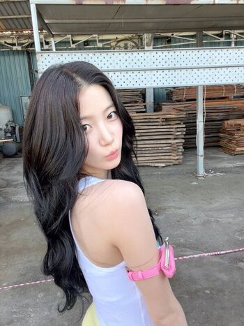 Kazuha Nakamura 中村 一葉