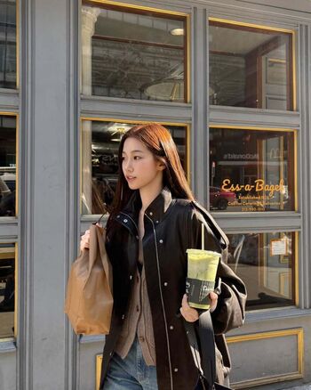 Kazuha Nakamura 中村 一葉