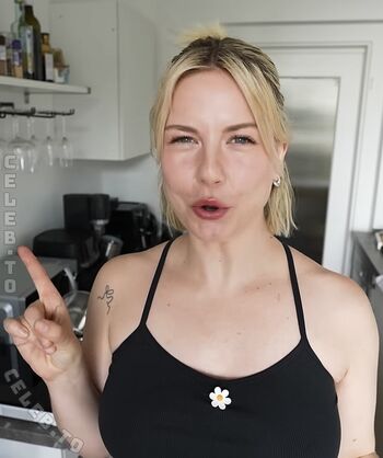 Leaked Kellymissesvlog private photo viral onlyfans