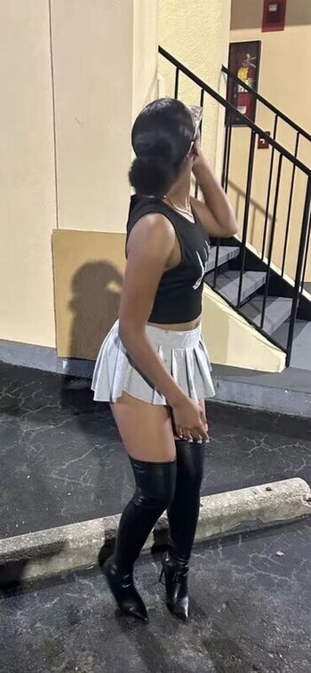 Leaked Kellywelly private photo viral onlyfans