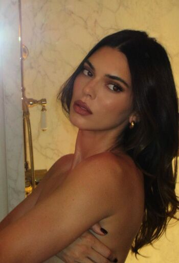 Kendall Jenner → Kendall Jenner