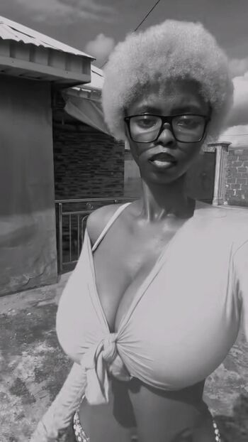 Leaked Kikiolaola page private photo viral onlyfans