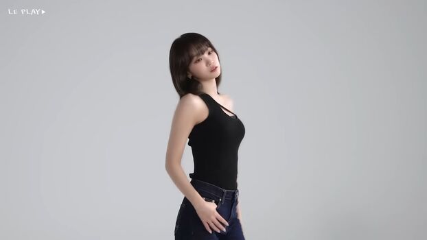Kim Chaewon