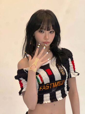 Leaked Kim chaewon private photo viral onlyfans