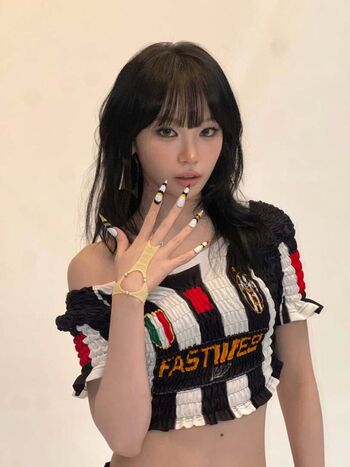 Leaked Kim chaewon private photo viral onlyfans