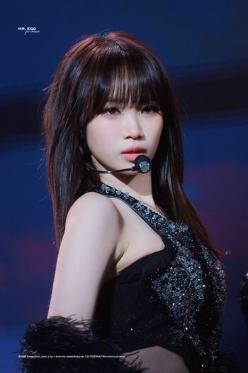 Leaked Kim chaewon le sserafim private photo viral onlyfans