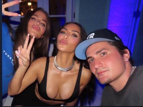 Leaked Kim kardashian private photo viral onlyfans