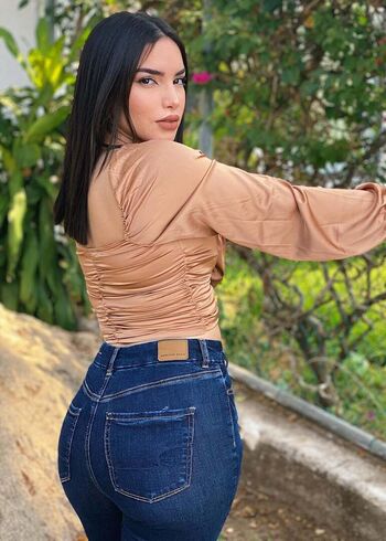 Kimberly Loaiza