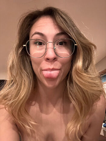 Leaked Kisses bi k private photo viral onlyfans