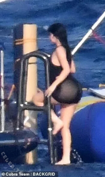 Leaked Kylie jenner private photo viral onlyfans