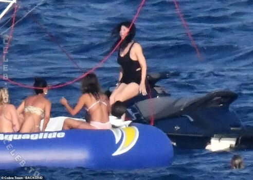 Leaked Kylie jenner private photo viral onlyfans