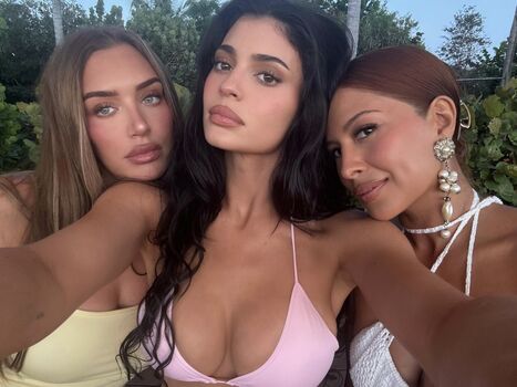 Leaked Kylie jenner private photo viral onlyfans