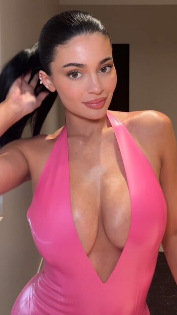 Leaked Kylie jenner private photo viral onlyfans