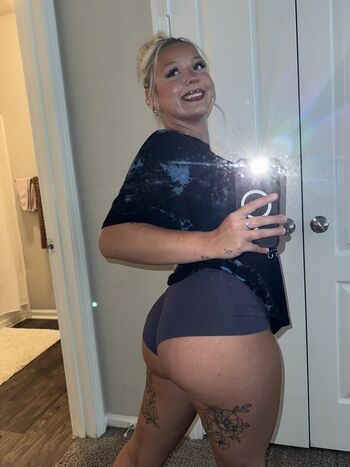 Leaked Kyliepeach private photo viral onlyfans