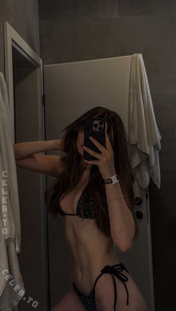 Leaked Lara oster page private photo viral onlyfans