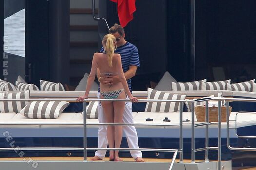 Lara Stone