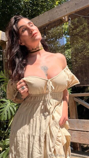 Leaked Laraloxley private photo viral onlyfans