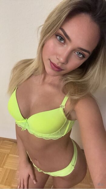 Leaked Lararosenfeld private photo viral onlyfans
