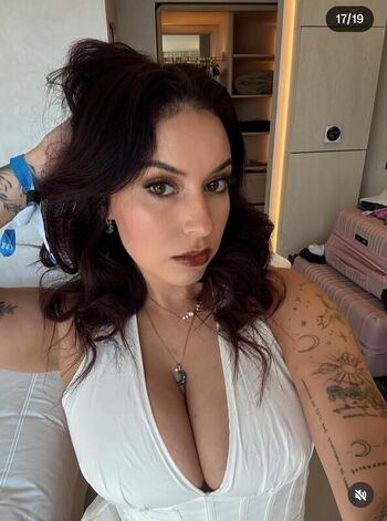 Leaked Larissa cambusano private photo viral onlyfans