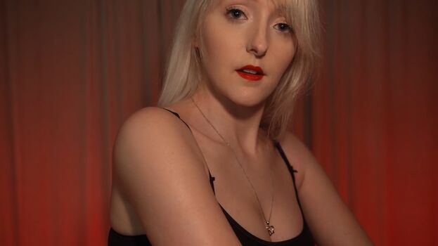 Leaked Laura lemurex private photo viral onlyfans