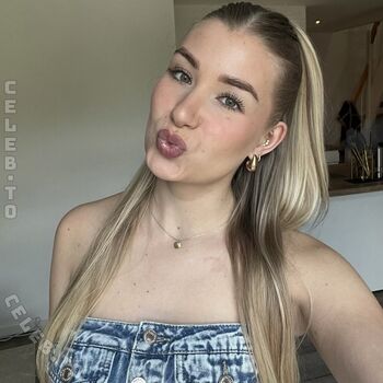 Leaked Laura ski private photo viral onlyfans
