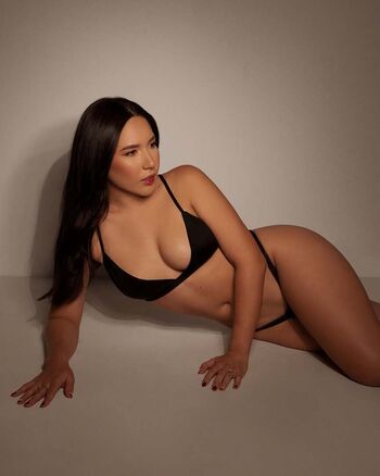 Laura02av