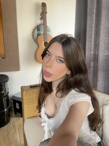 Leaked Laurakatsz private photo viral onlyfans