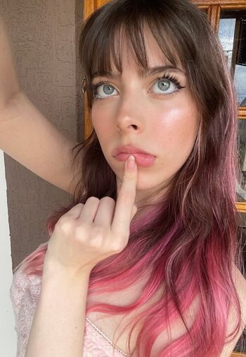 Leaked Laurakatsz private photo viral onlyfans